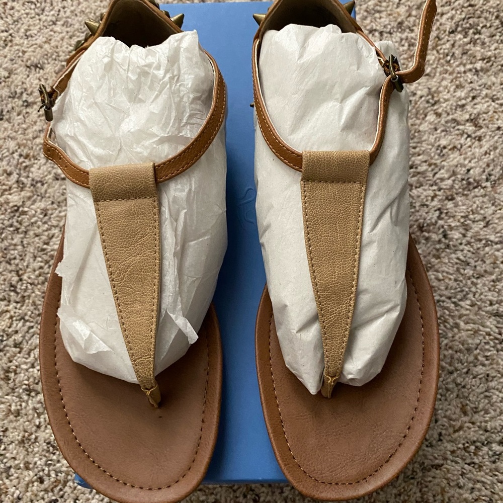 Simply Vera Sandals! Brand new, 8.5
